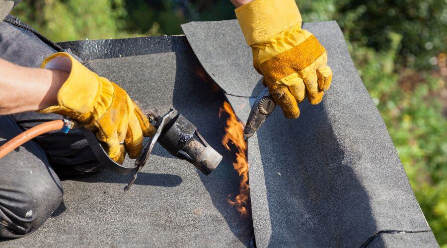Professional gutter cleaning in Blackstone, IL